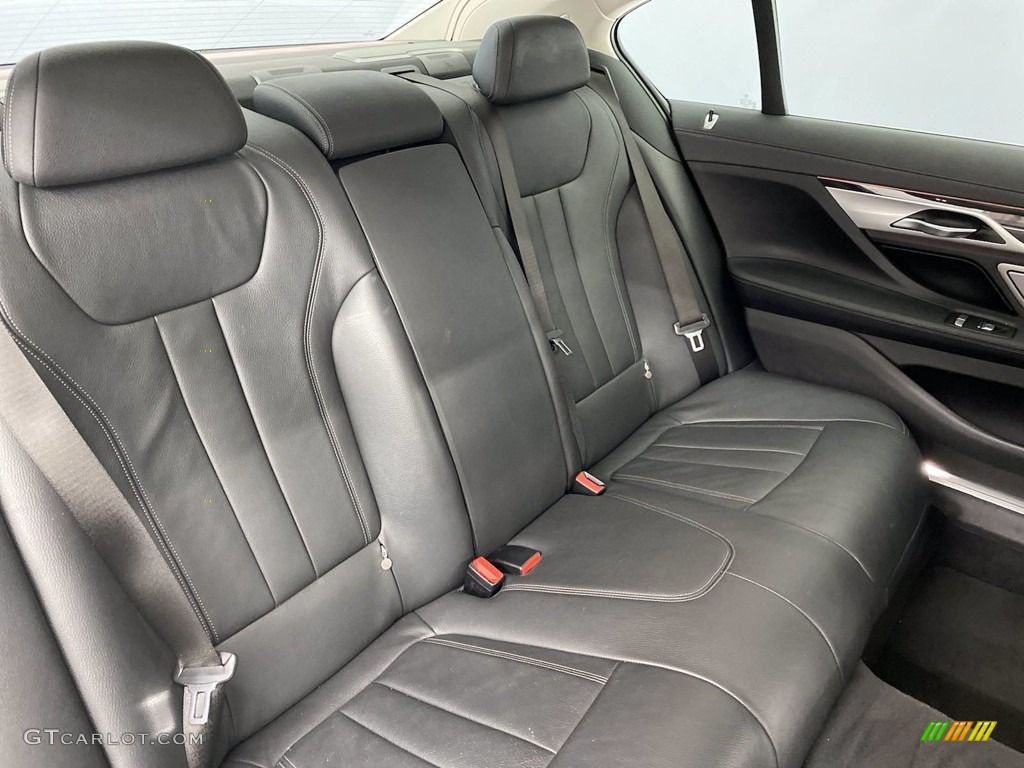 2018 7 Series 740i Sedan - Black Sapphire Metallic / Black photo #36