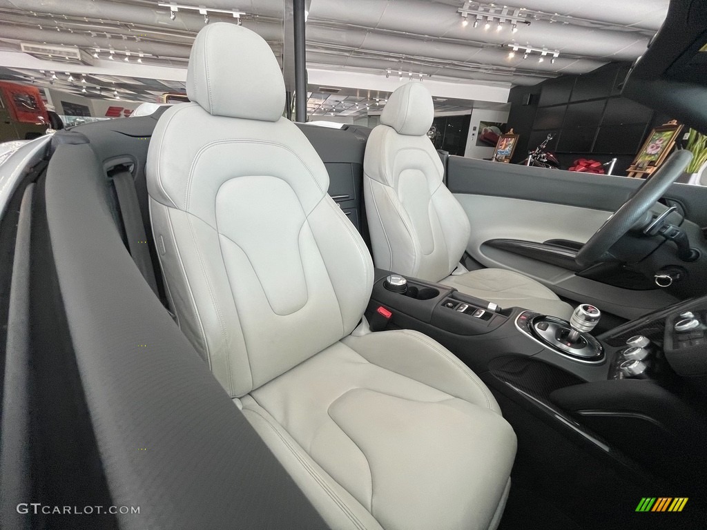 2014 Audi R8 Spyder V8 Front Seat Photos