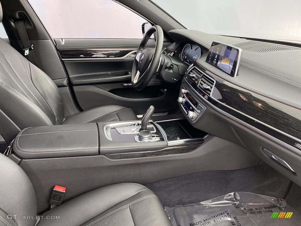 2018 7 Series 740i Sedan - Black Sapphire Metallic / Black photo #33