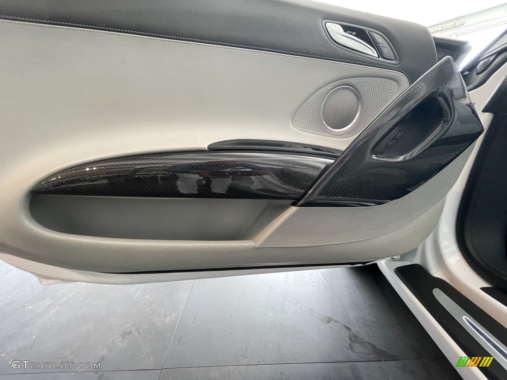 2014 Audi R8 Spyder V8 Lunar Silver Door Panel Photo #141719395