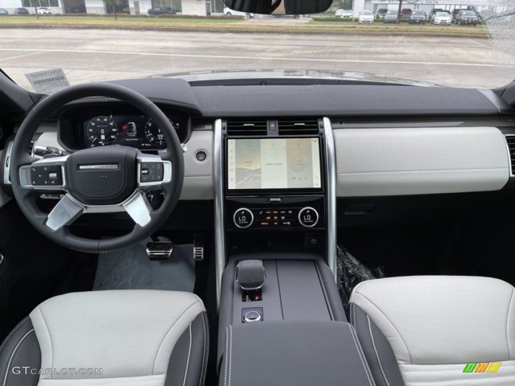 2021 Land Rover Discovery P360 HSE R-Dynamic Dashboard Photos