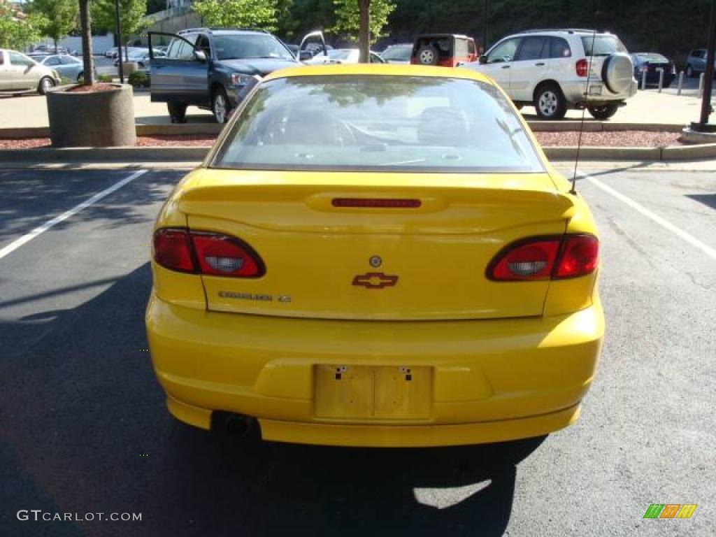 2002 Cavalier LS Sport Coupe - Yellow / Graphite photo #3