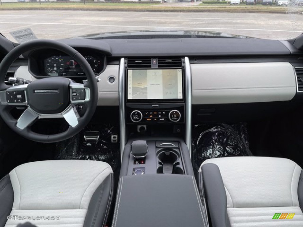 2021 Land Rover Discovery P360 S R-Dynamic Dashboard Photos
