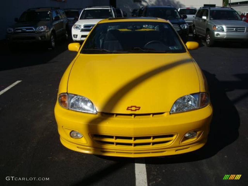 2002 Cavalier LS Sport Coupe - Yellow / Graphite photo #7