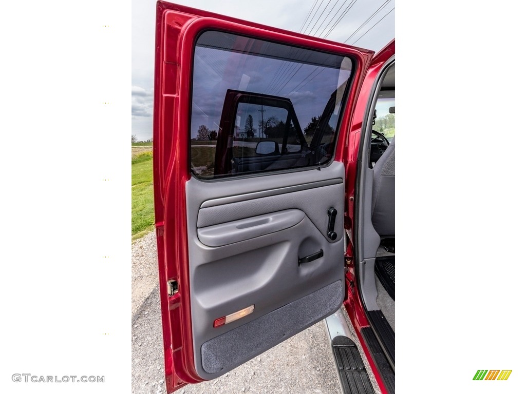 1995 F150 XLT Extended Cab 4x4 - Electric Currant Red Pearl / Gray photo #21