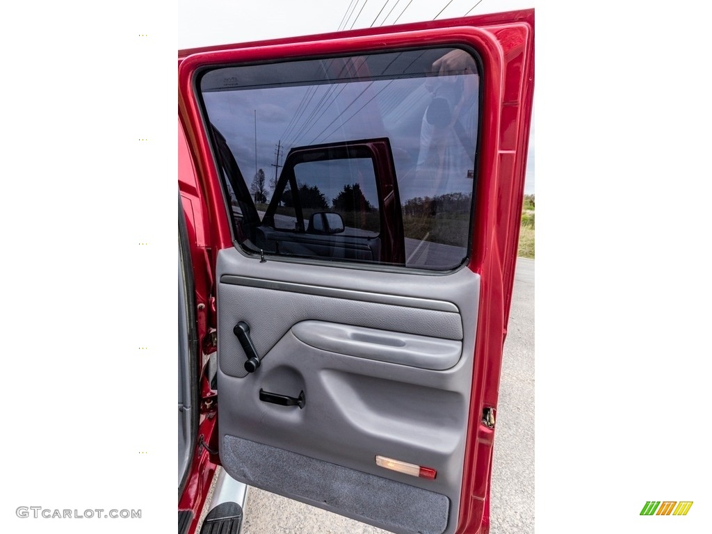 1995 Ford F150 XLT Extended Cab 4x4 Gray Door Panel Photo #141722107