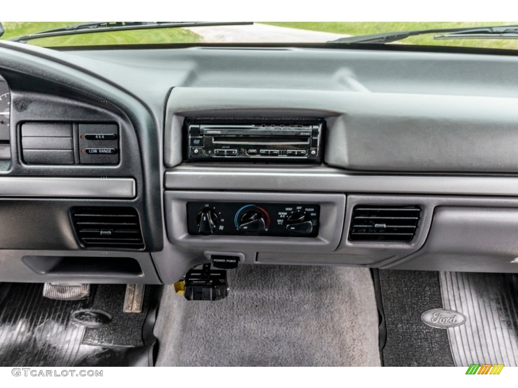 1995 F150 XLT Extended Cab 4x4 - Electric Currant Red Pearl / Gray photo #32