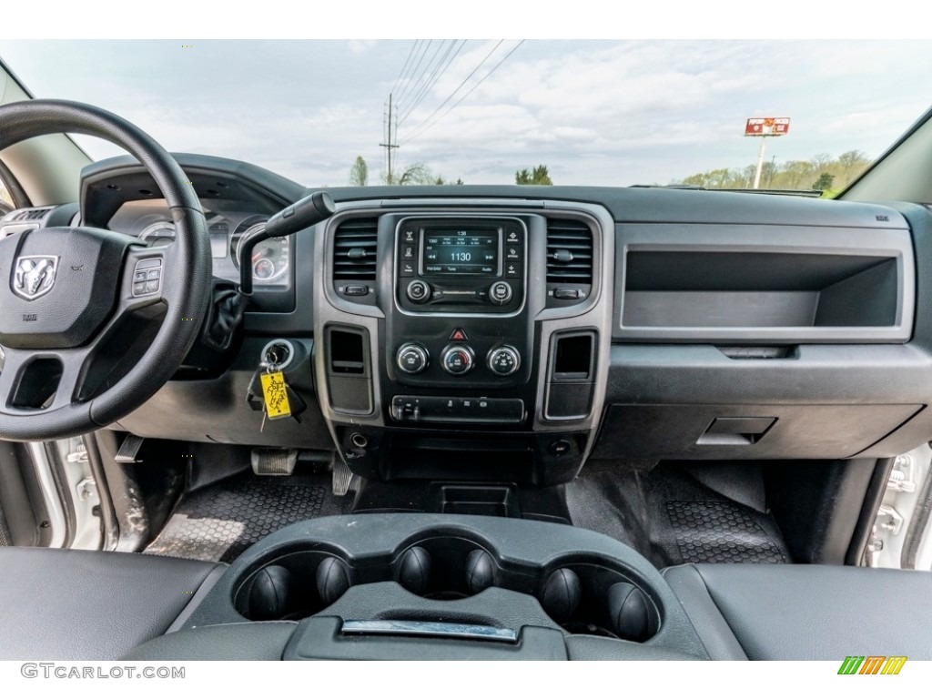 2016 Ram 2500 Tradesman Crew Cab 4x4 Black/Diesel Gray Dashboard Photo #141722851