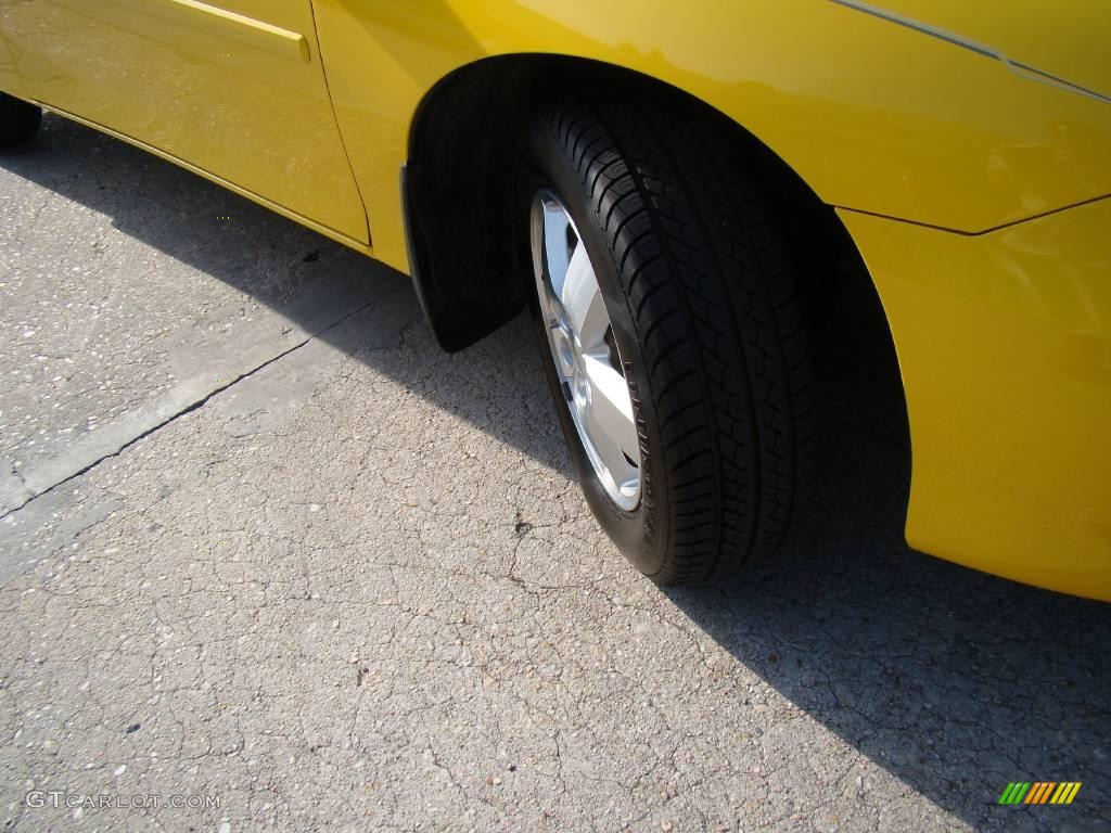 2004 Cavalier LS Coupe - Rally Yellow / Graphite photo #18