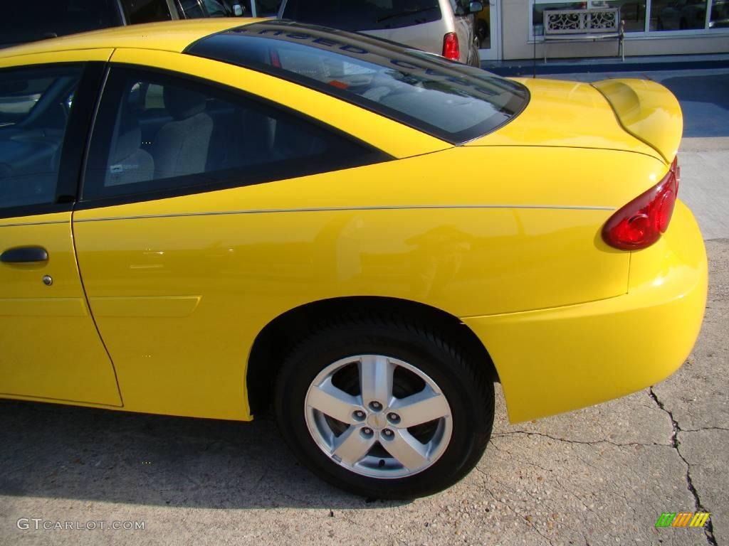 2004 Cavalier LS Coupe - Rally Yellow / Graphite photo #21