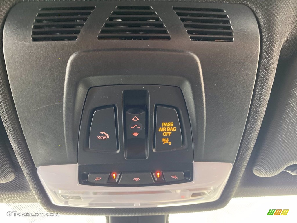 2018 3 Series 320i xDrive Sedan - Jet Black / Black photo #30