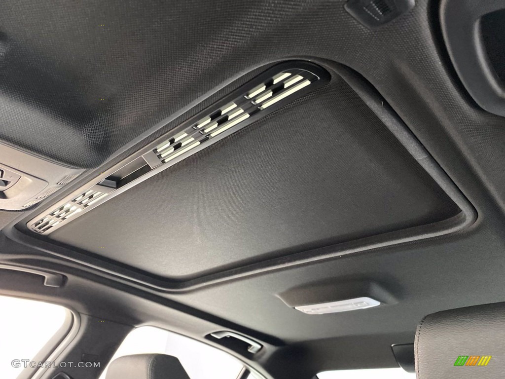 2018 3 Series 320i xDrive Sedan - Jet Black / Black photo #31