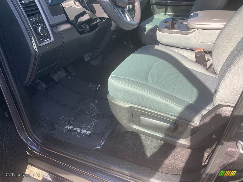 2018 1500 Express Crew Cab - Granite Crystal Metallic / Black/Diesel Gray photo #17