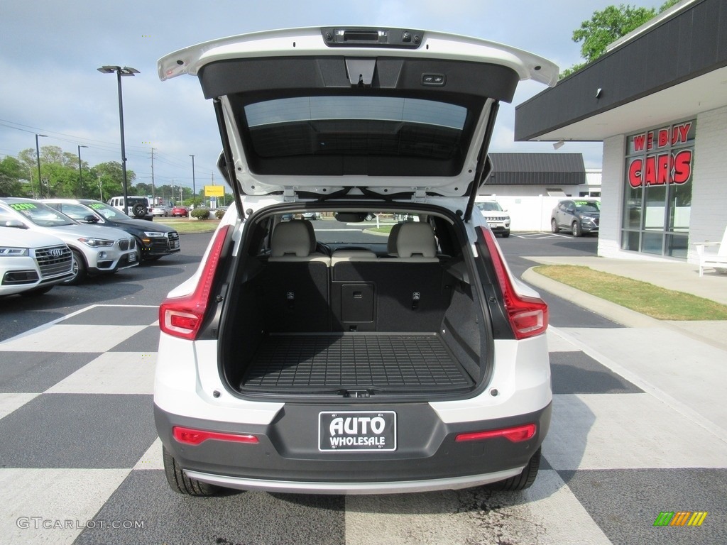 2020 XC40 T5 Momentum AWD - Ice White / Blond/Charcoal photo #5