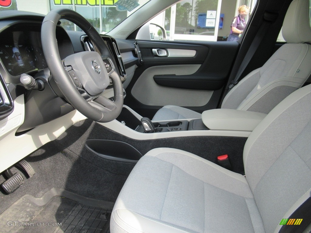 2020 XC40 T5 Momentum AWD - Ice White / Blond/Charcoal photo #10