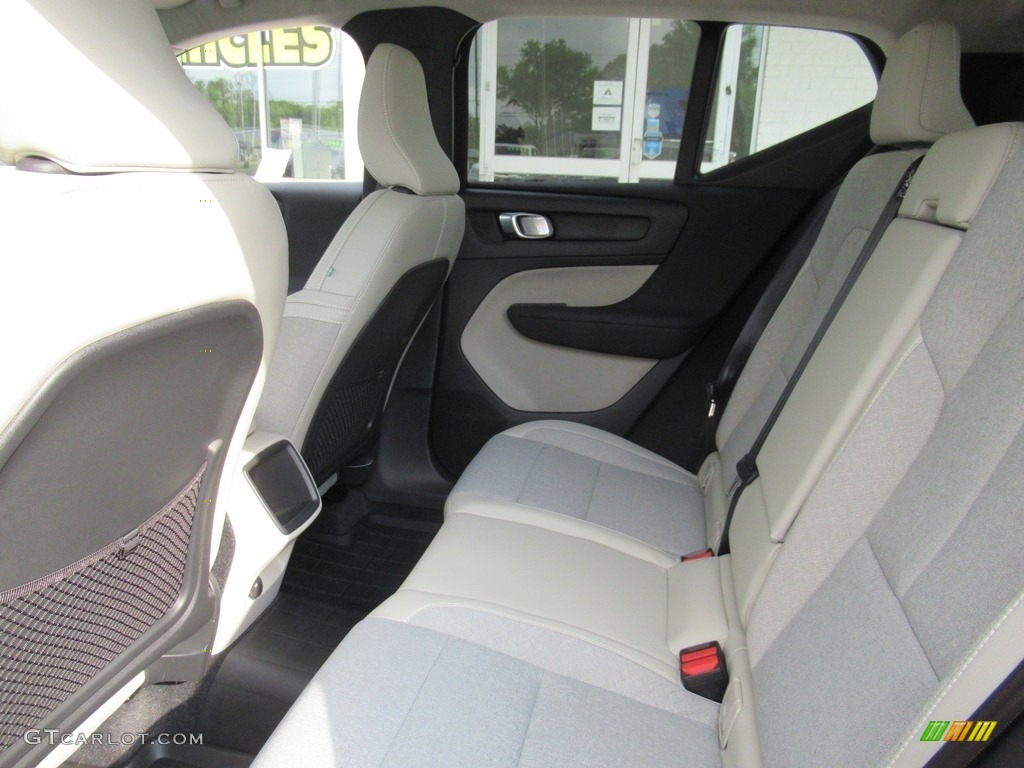 2020 XC40 T5 Momentum AWD - Ice White / Blond/Charcoal photo #11