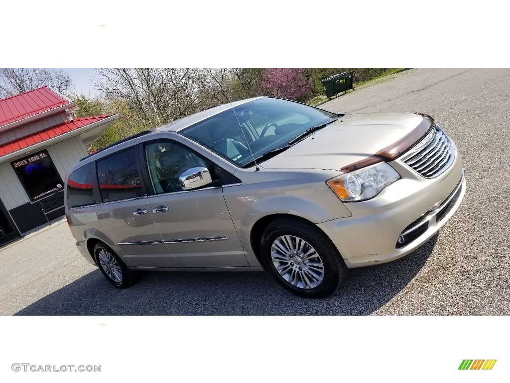 2013 Town & Country Touring - L - Cashmere Pearl / Black/Light Graystone photo #1