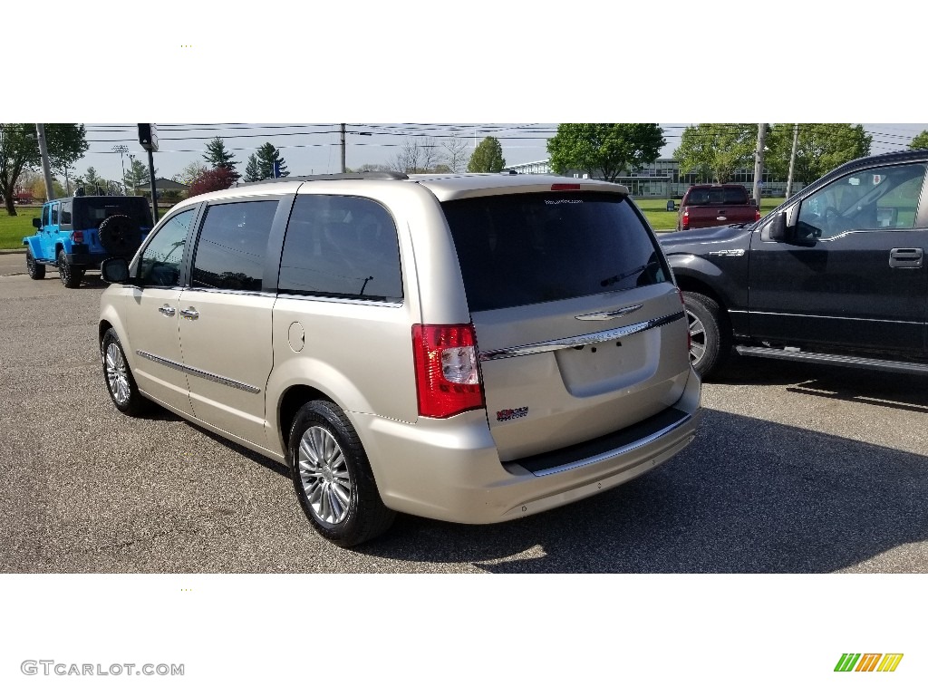 2013 Town & Country Touring - L - Cashmere Pearl / Black/Light Graystone photo #7