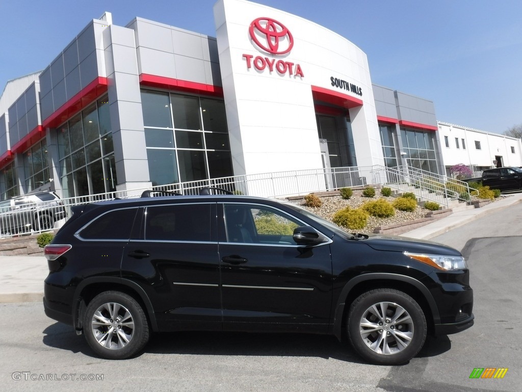 2015 Highlander XLE AWD - Attitude Black Metallic / Black photo #2