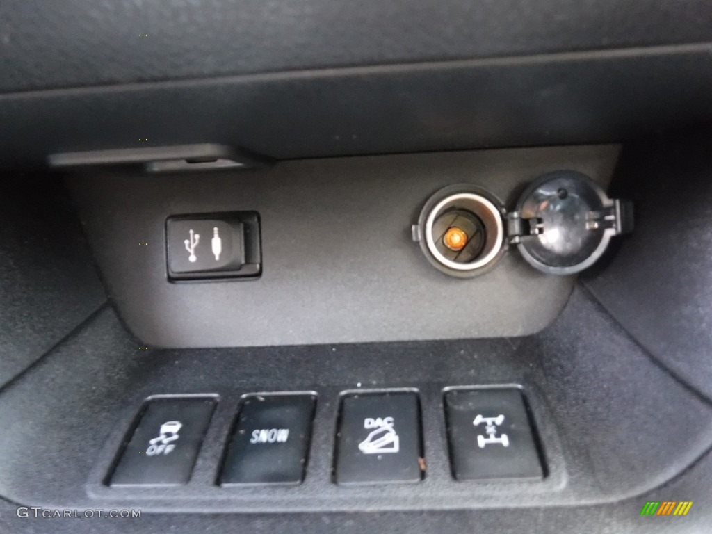 2015 Highlander XLE AWD - Attitude Black Metallic / Black photo #5