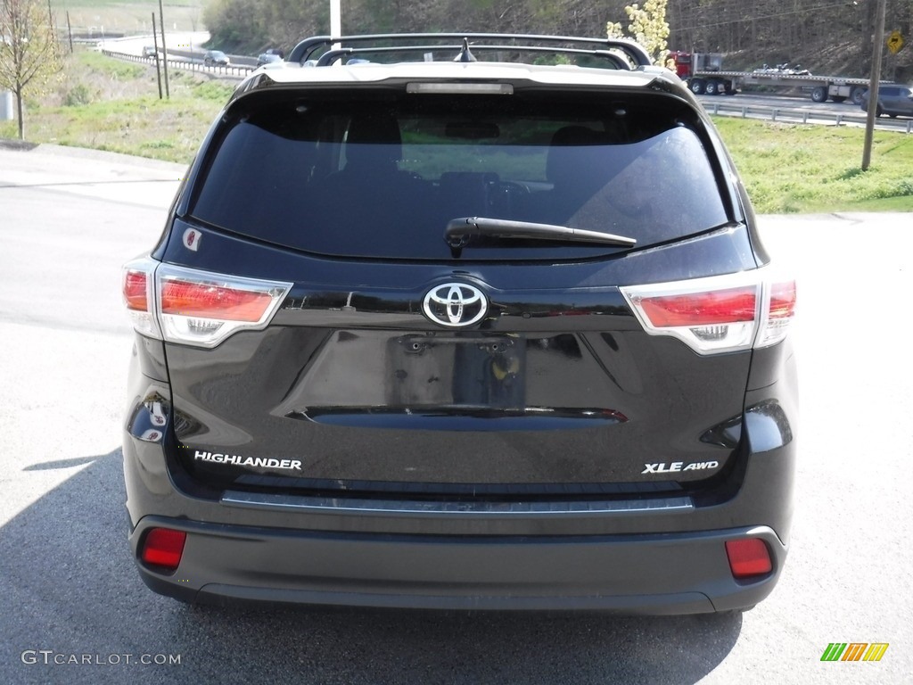 2015 Highlander XLE AWD - Attitude Black Metallic / Black photo #14