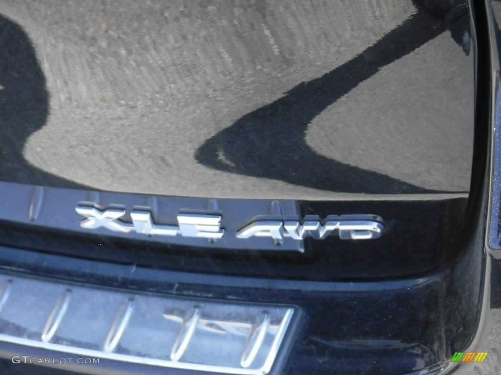 2015 Highlander XLE AWD - Attitude Black Metallic / Black photo #16
