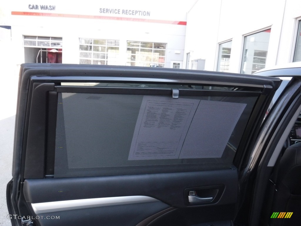 2015 Highlander XLE AWD - Attitude Black Metallic / Black photo #24