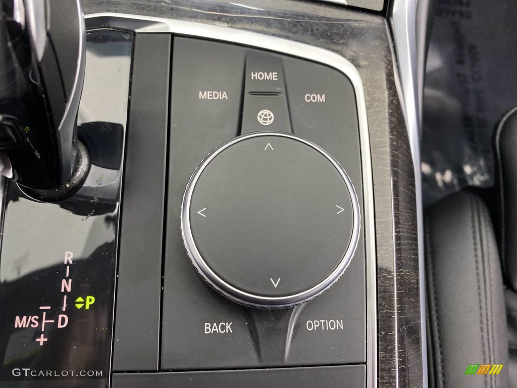 2019 BMW 3 Series 330i Sedan Controls Photos