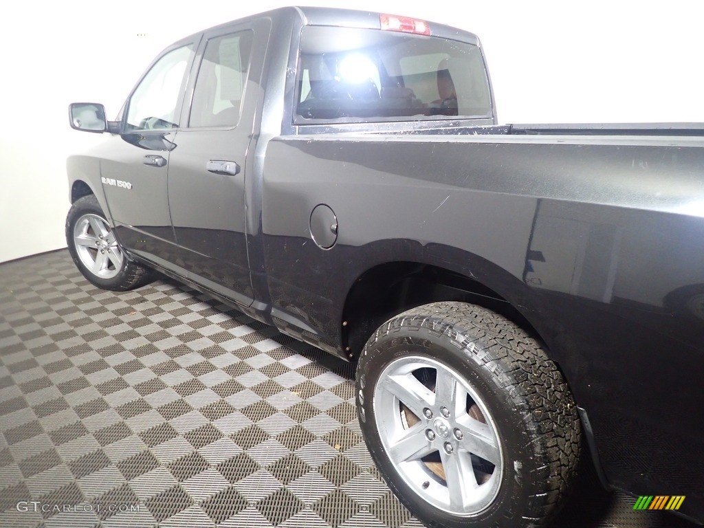 2011 Ram 1500 ST Quad Cab 4x4 - Brilliant Black Crystal Pearl / Dark Slate Gray/Medium Graystone photo #16