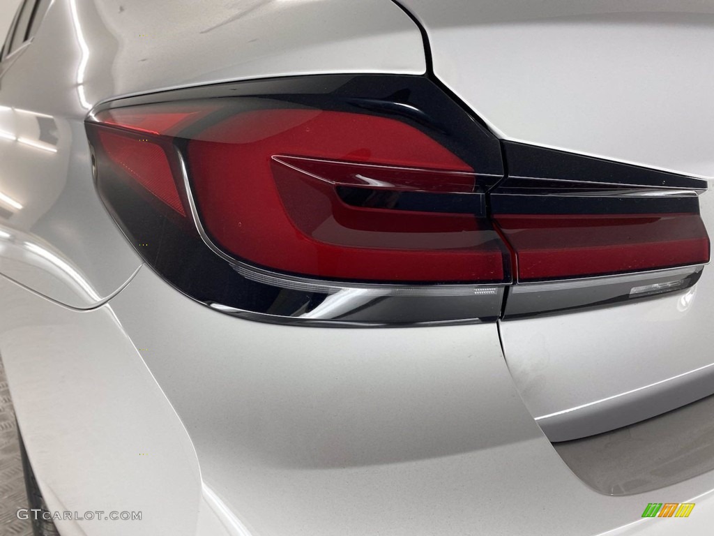 2021 5 Series 530i Sedan - Alpine White / Black photo #6