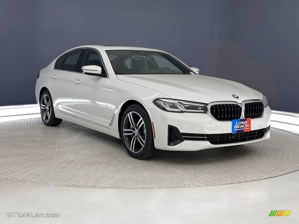 2021 5 Series 530i Sedan - Alpine White / Black photo #26