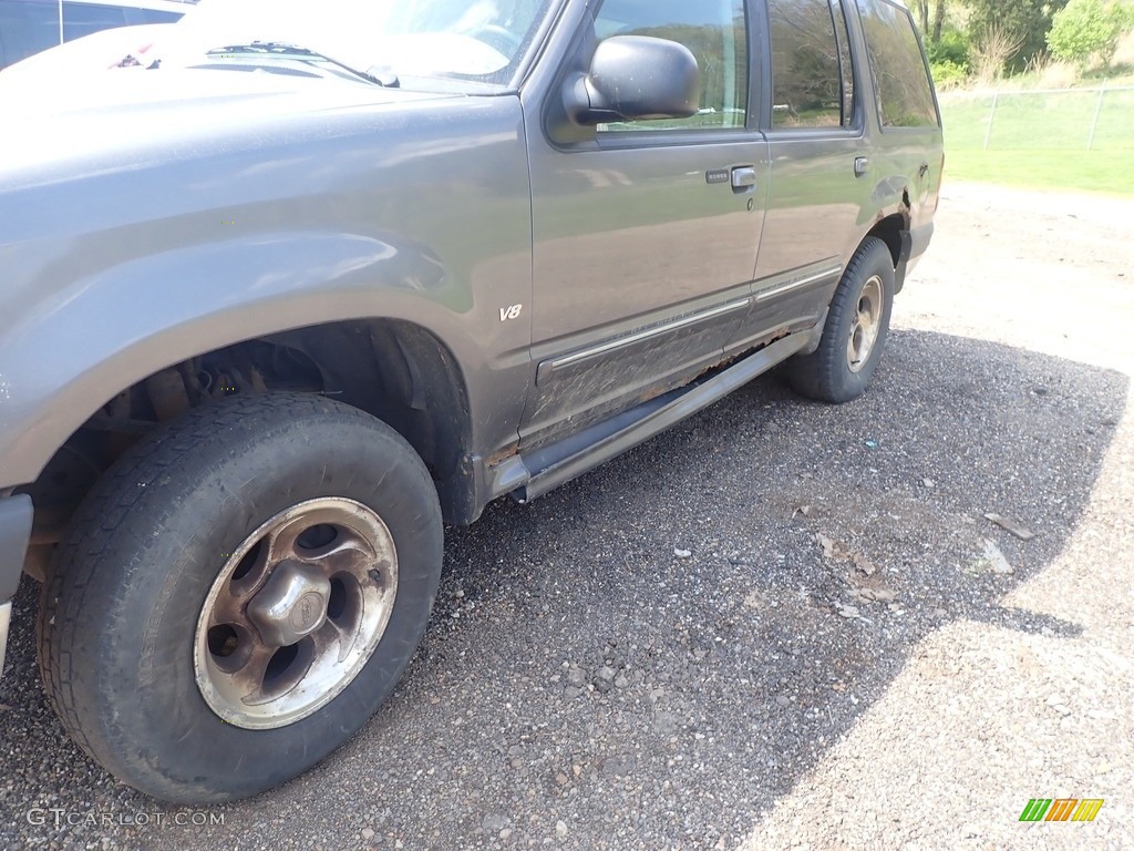 1999 Explorer XLT 4x4 - Black Clearcoat / Dark Graphite photo #9