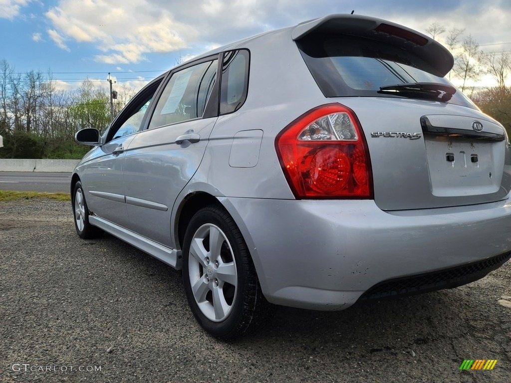 2007 Spectra Spectra5 SX Wagon - Silver / Black photo #6