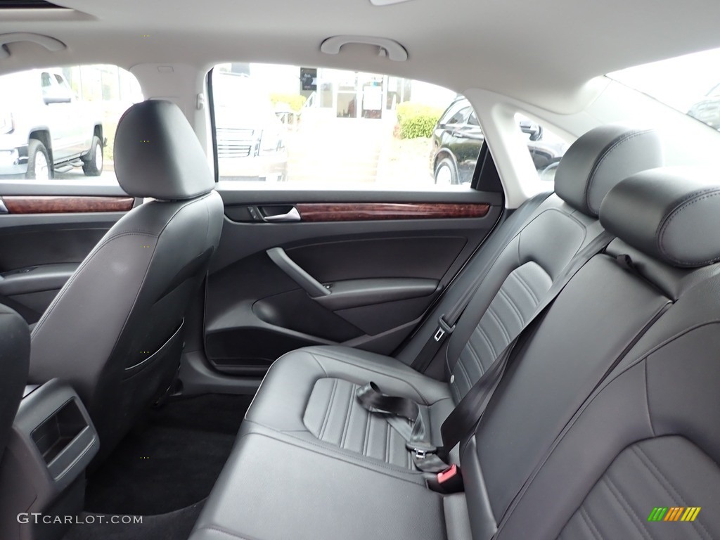 2012 Passat 2.5L SEL - Candy White / Titan Black photo #17