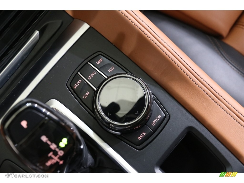 2018 BMW X6 xDrive50i Controls Photos