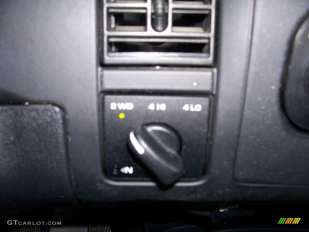 2004 Dakota SLT Quad Cab 4x4 - Black / Dark Slate Gray photo #5