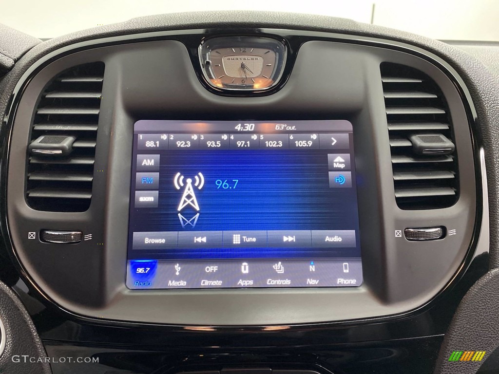 2018 Chrysler 300 S Controls Photo #141774932