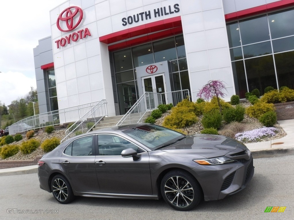 2018 Camry SE - Predawn Gray Mica / Black photo #2