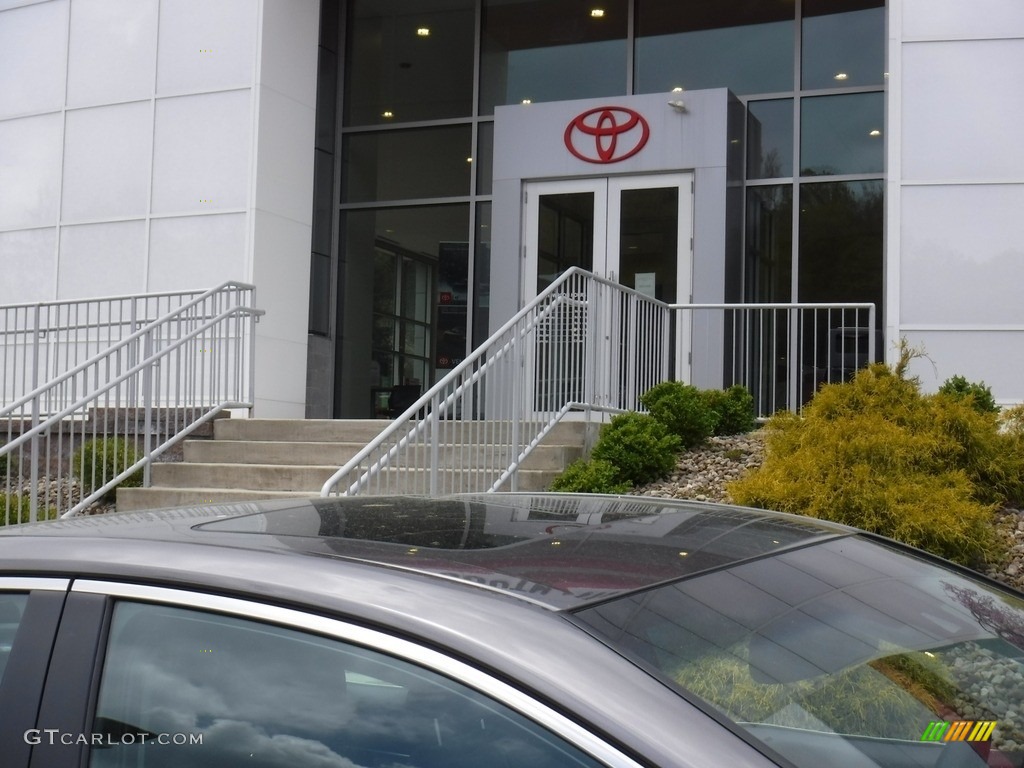 2018 Camry SE - Predawn Gray Mica / Black photo #9