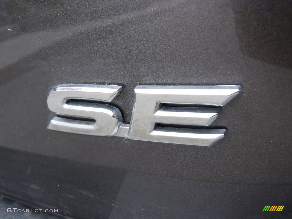 2018 Camry SE - Predawn Gray Mica / Black photo #16