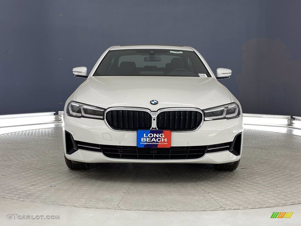 2021 5 Series 530e Sedan - Alpine White / Black photo #2