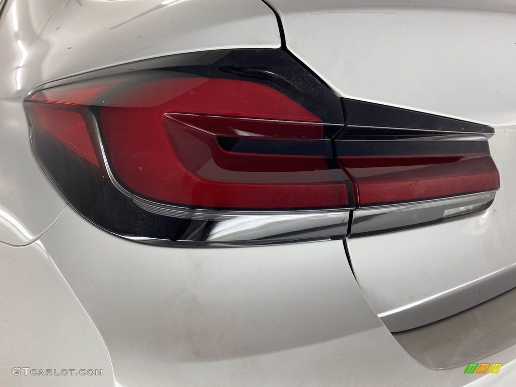 2021 5 Series 530e Sedan - Alpine White / Black photo #6