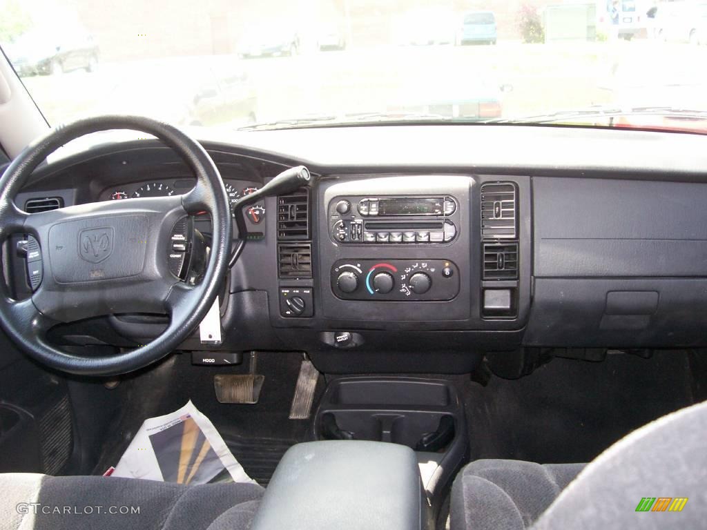 2004 Dakota SLT Quad Cab 4x4 - Black / Dark Slate Gray photo #23