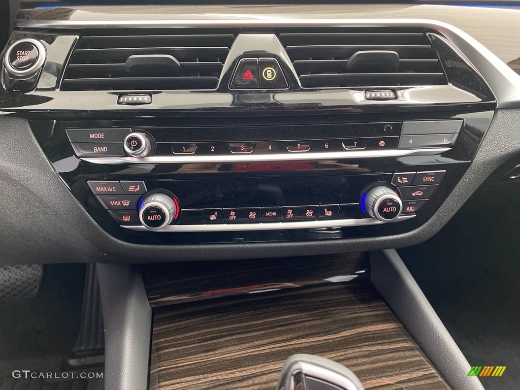 2021 BMW 5 Series 530e Sedan Controls Photo #141778367