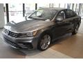 Platinum Gray Metallic - Passat R-Line Photo No. 4