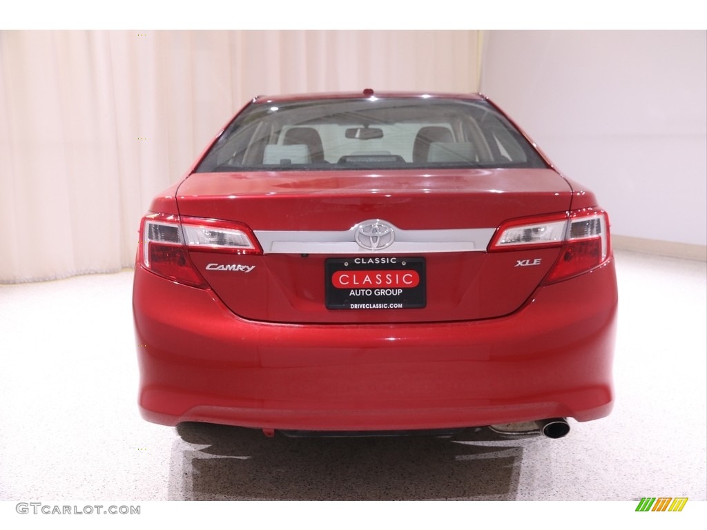 2013 Camry XLE - Barcelona Red Metallic / Ivory photo #17
