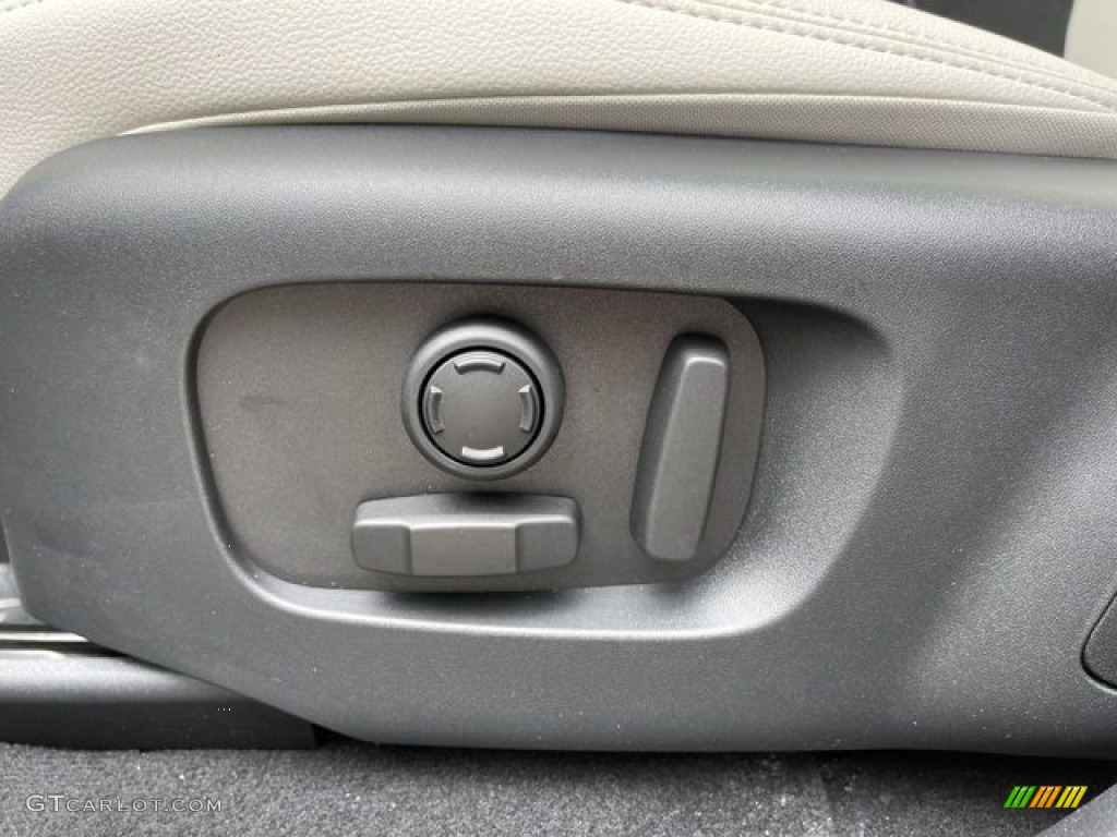 2021 Range Rover Velar R-Dynamic S - Fuji White / Light Oyster/Ebony photo #26