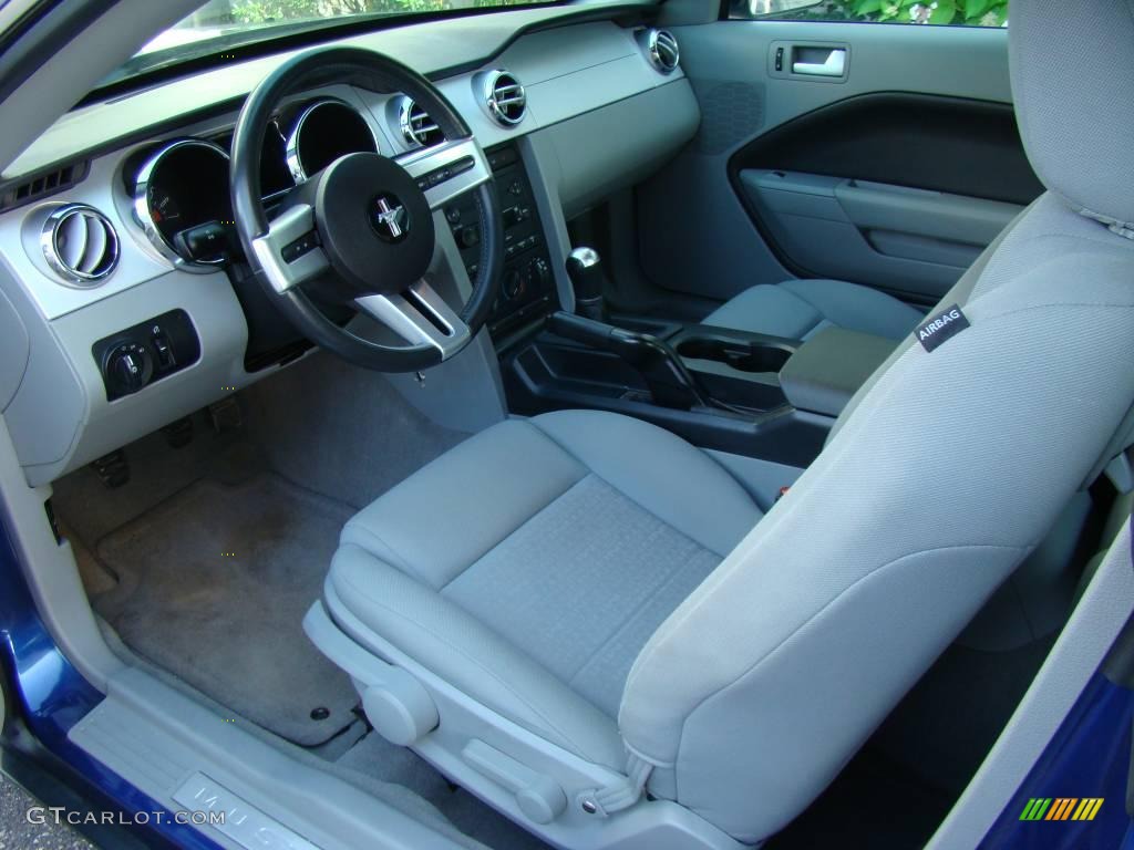 2005 Mustang V6 Deluxe Coupe - Sonic Blue Metallic / Light Graphite photo #10