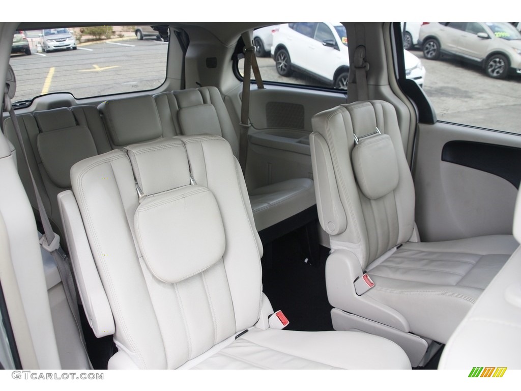 2015 Town & Country Touring - Bright White / Black/Light Graystone photo #13