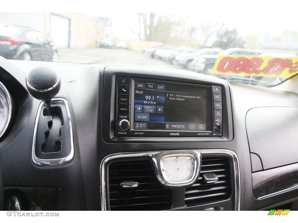 2015 Town & Country Touring - Bright White / Black/Light Graystone photo #17